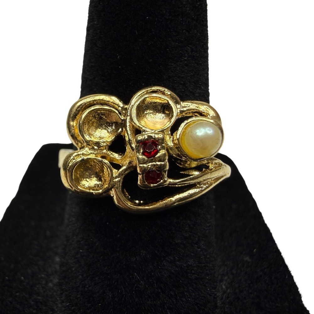 Vintage Style Gold Tone Faux Pearl & Red Accents Ring Fashion Jewelry Size 7